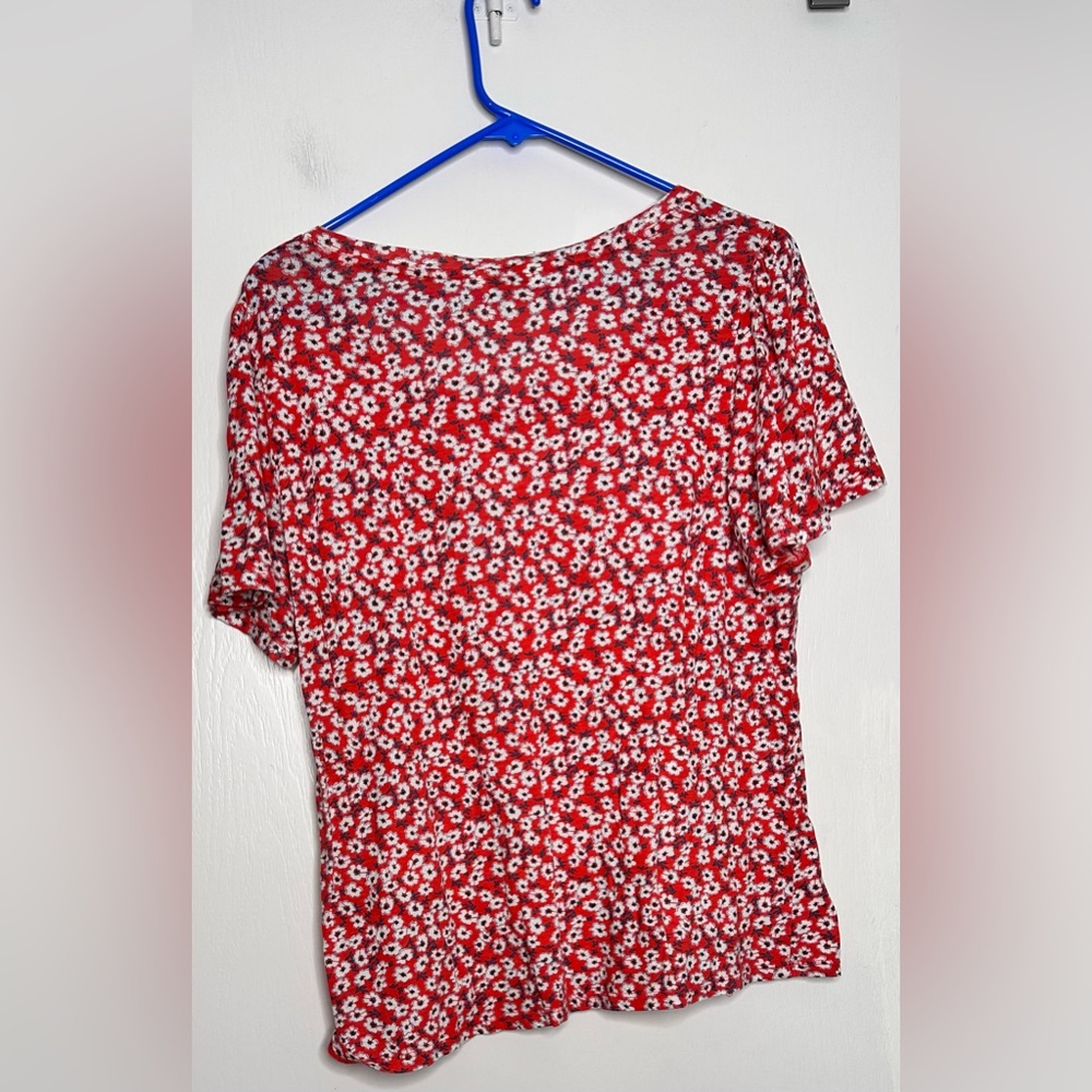 Lucky brand women’s Floral Red Women's Top. Size large - Picture 7 of 7